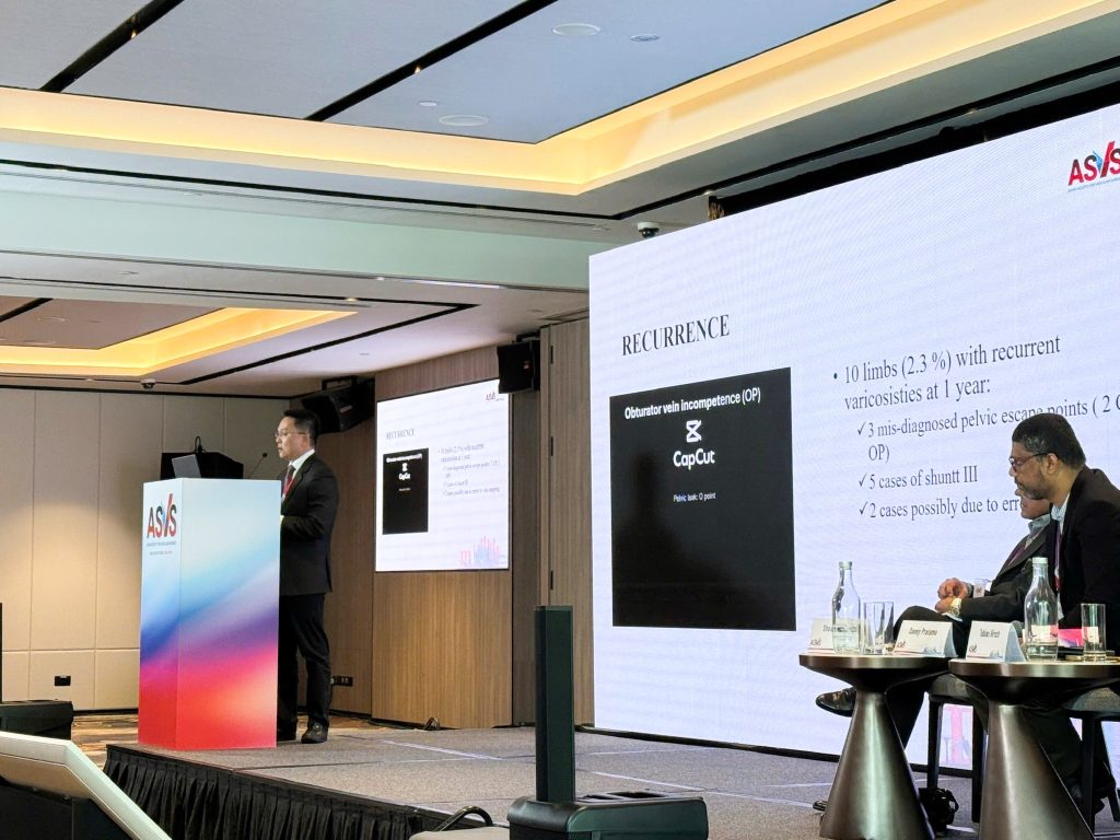 Tại Hội nghị Phẫu thuật Mạch máu Châu Á lần thứ 26 (ASVS 2025) diễn ra ở Singapore, bài báo cáo “Hiệu quả điều trị bằng phương pháp Chiva dựa trên bộ dữ liệu quy mô lớn tại châu Á” do BS Lê Thanh Phong – Khoa Phẫu thuật Mạch máu bệnh viện Chợ Rẫy trình bày đã thu hút sự chú ý và tìm hiểu của các đồng nghiệp trên thế giới.